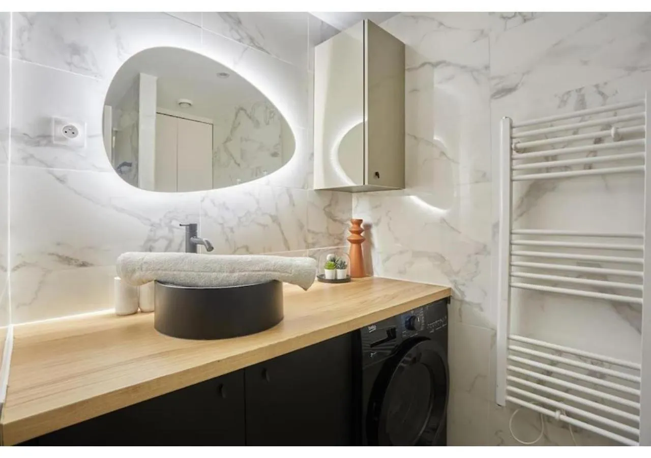 Apartment Le Marais Place Des Vosges By Studio Prestige Paris France