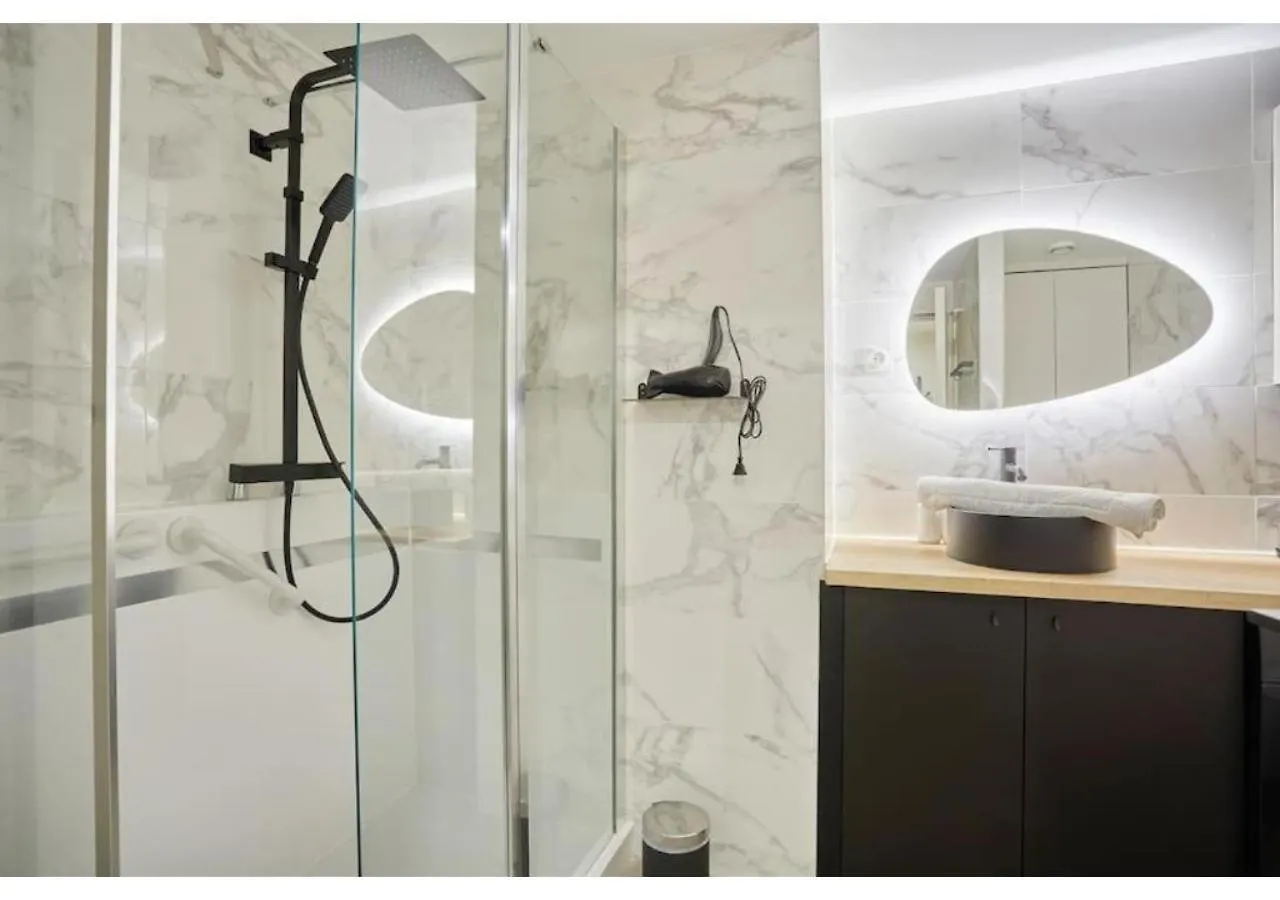 Apartment Le Marais Place Des Vosges By Studio Prestige Paris