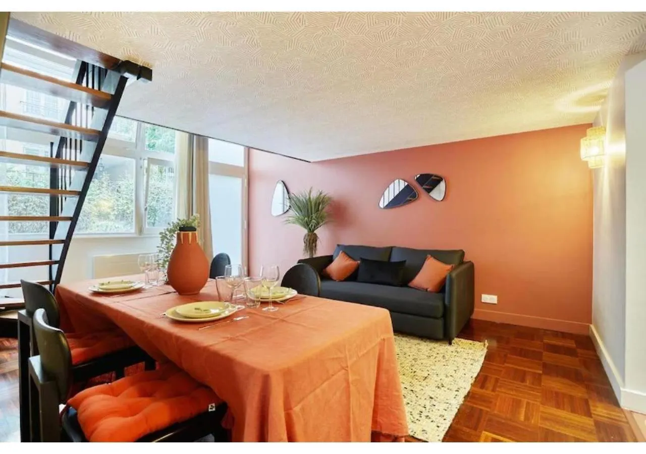 Apartment Le Marais Place Des Vosges By Studio Prestige Paris