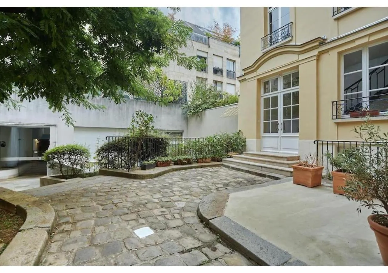 Apartment Le Marais Place Des Vosges By Studio Prestige Paris